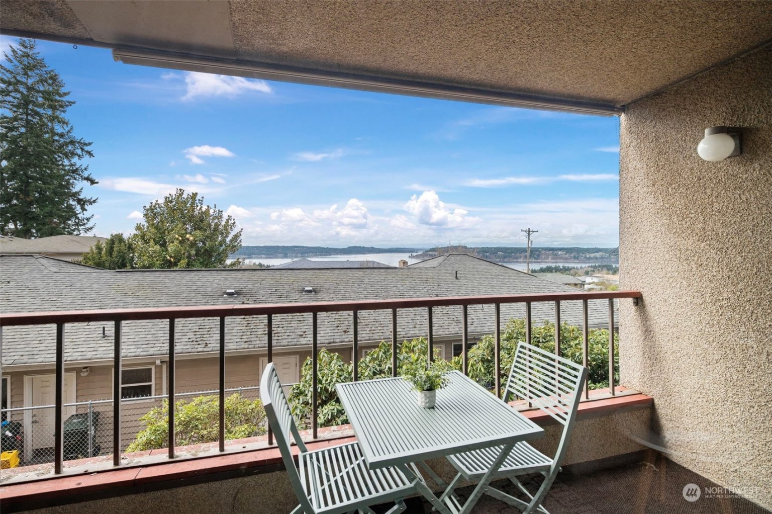 Movein Ready 2Bedroom Soundview Condo For Sale in University Place